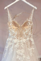 Chic Tulle Spaghetti Straps Sweetheart A Line Wedding Dress With Appliques Lace