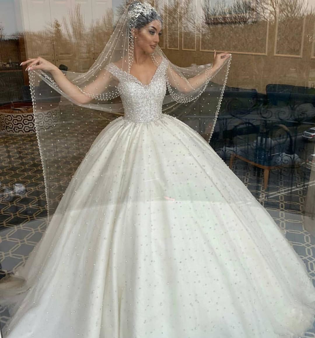 Elegant Ball Gown Wedding Dress Off Shoulder Backless Tulle Beading