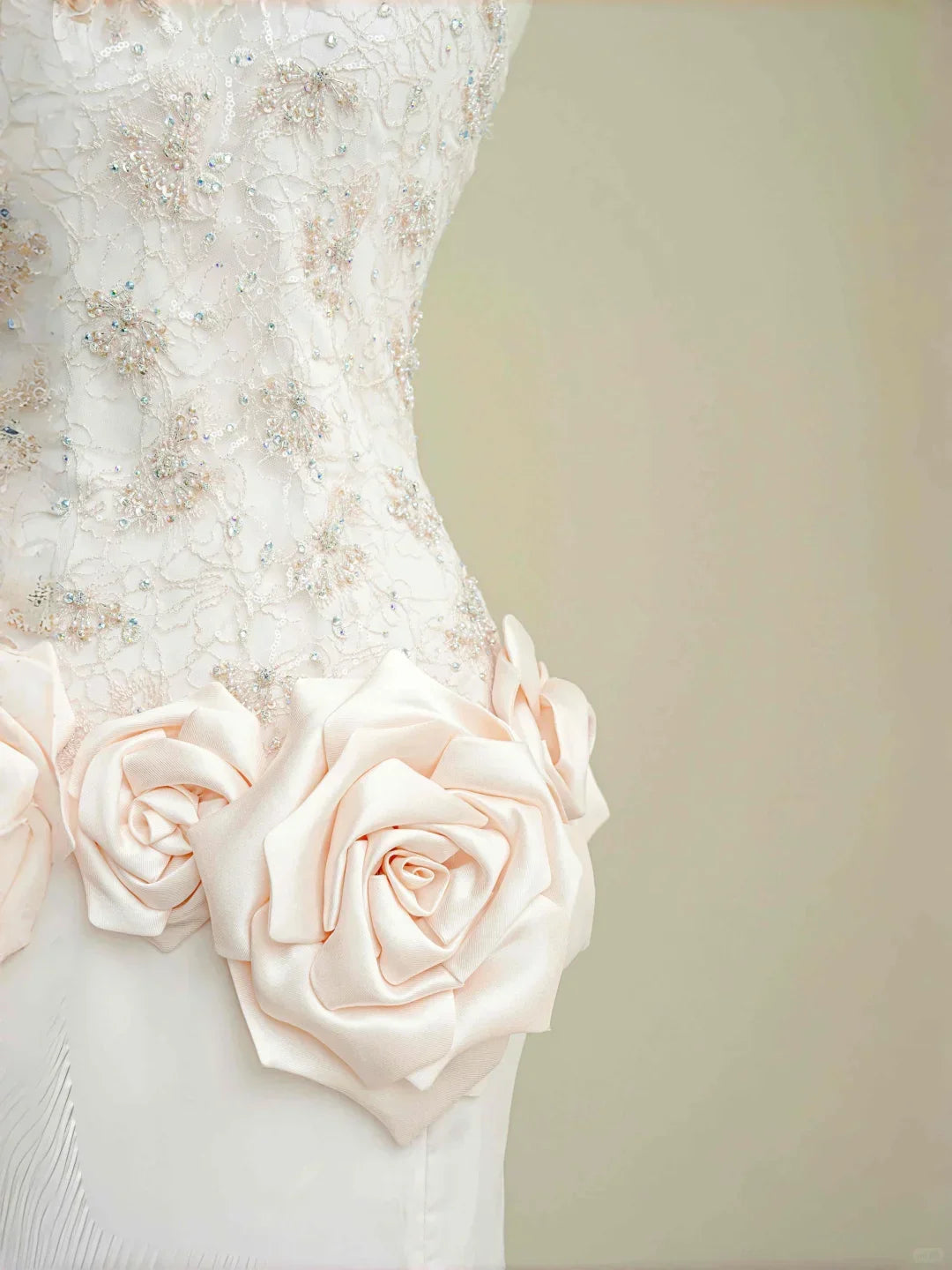Vestido de noche elegante rosa claro de satén con encaje, lentejuelas y cuentas, abertura, corte sirena, vestido de gala Y8672