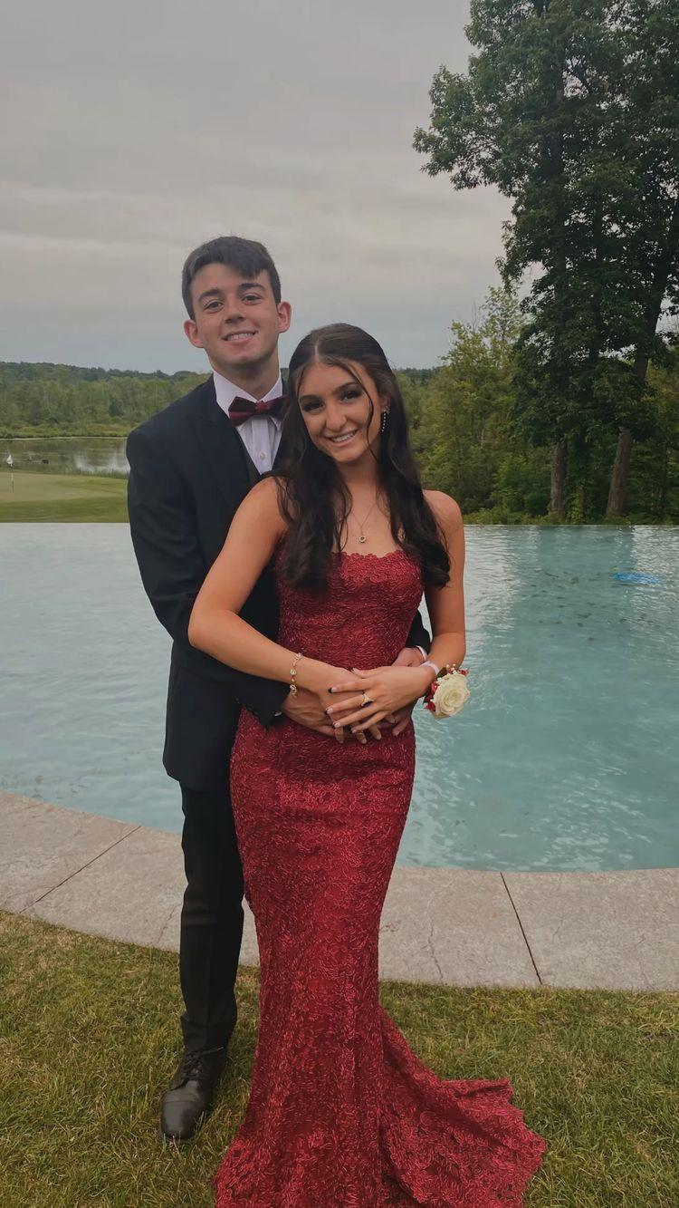 Robe de bal sirène en dentelle à dos croisé Robe de soirée charmante Y142
