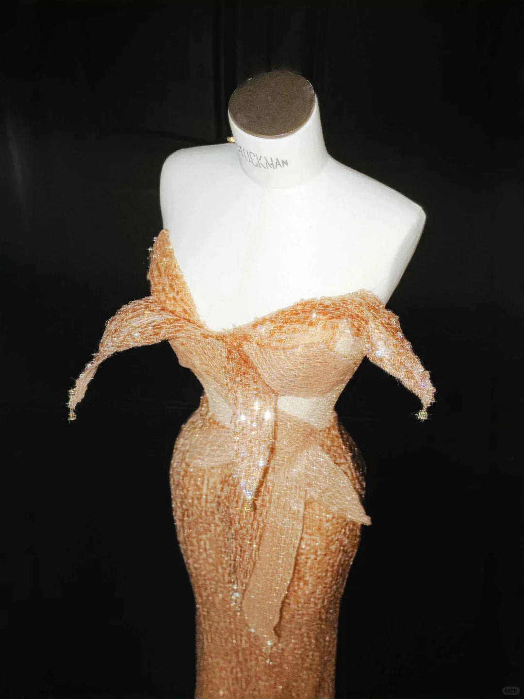 Vestido largo de noche sirena sin tirantes con lentejuelas doradas brillantes Y8656