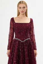 Luxuriöses Abendkleid in Salbeigrün mit Perlenbesatz und langen Ärmeln LA72805B