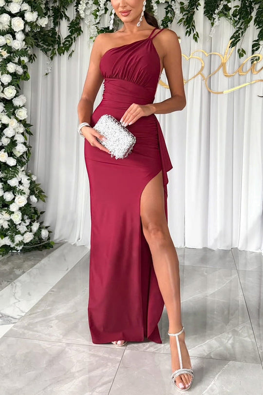 Robe longue d'amour de soirée à une épaule avec ruchés à la taille, volants et fente