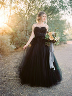 Chic Black Long Lace Tulle Open Back Wedding Dress With Sweetheart Neckline