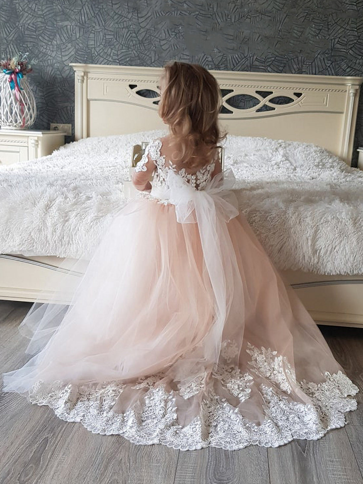Lovely Tulle Lace Flower Girl Dress With Appliques For Wedding Party