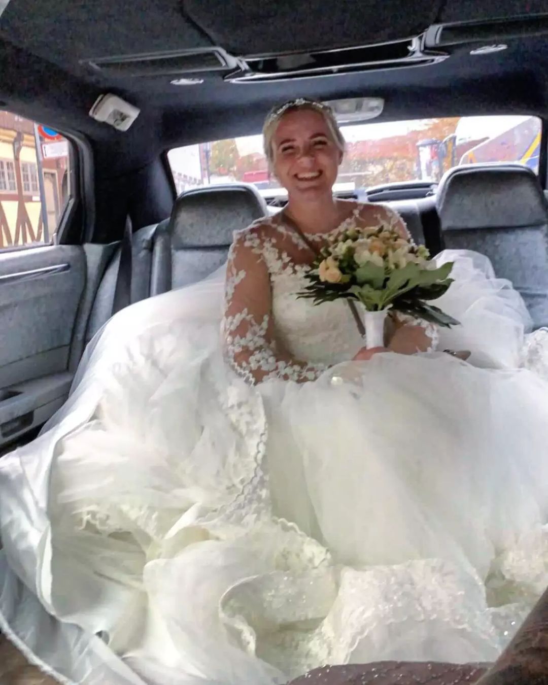Glamorous Sweetheart Tulle A Line Long Wedding Dress With Sleeves