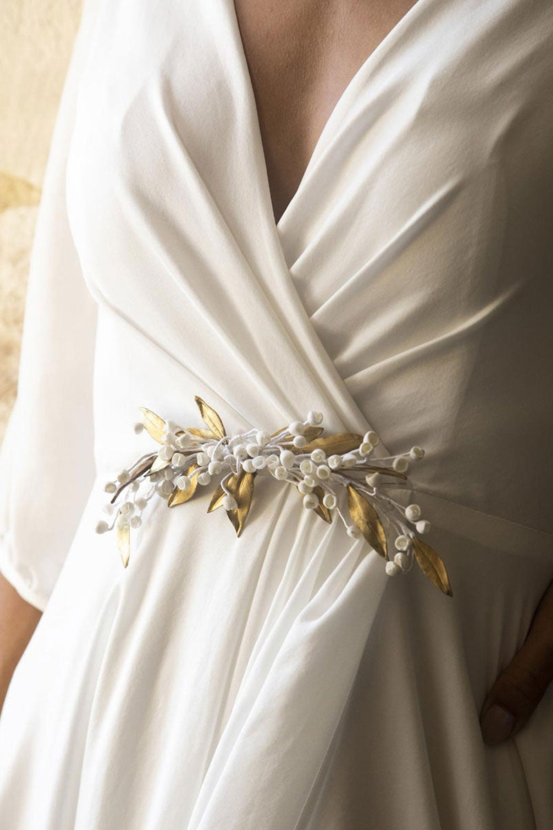 Half Sleeves Wedding Dress With V Neck Lace Bodice For Bride