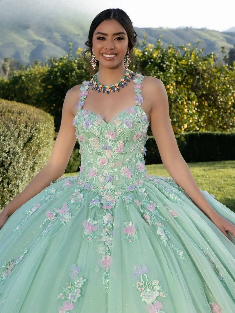 Äthergrünes Minzherz Quinceañera-Kleid Zartes Pastellblumen-Applikation Schimmerndes Ballkleid Vestidos De 15 Quinceañera
