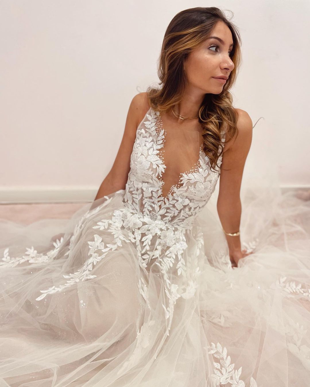 Deep V-Neck Backless A-Line Wedding Dress With Appliques Lace Tulle