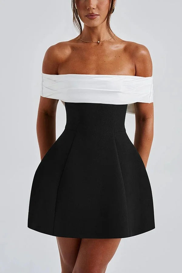 Robe courte décolletée asymétrique avec nœud ornemental et contraste séduisant