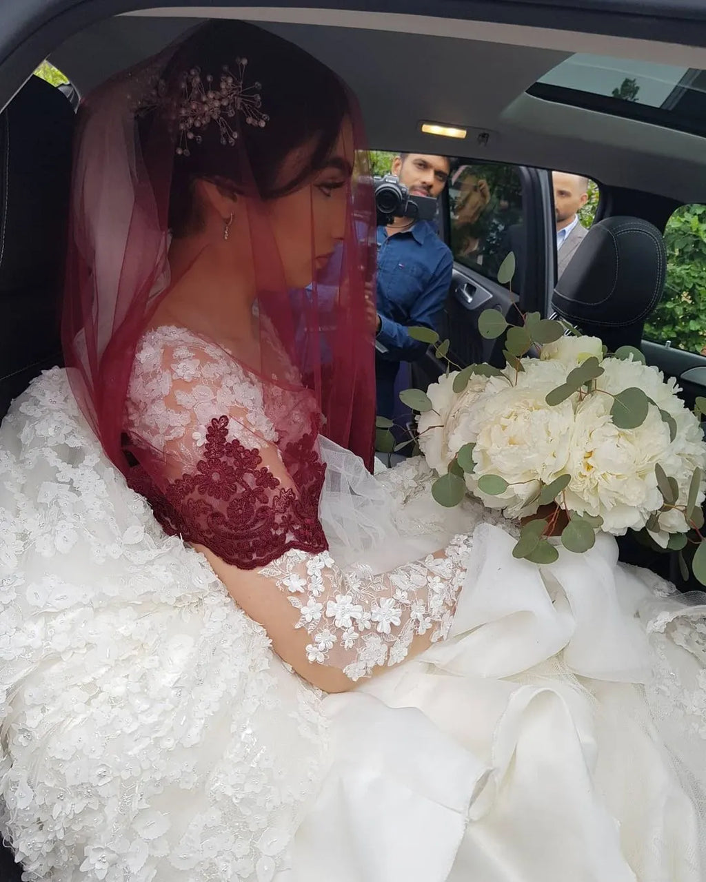 Glamorous Long Sleeve Lace Princess Wedding Dress For Brides
