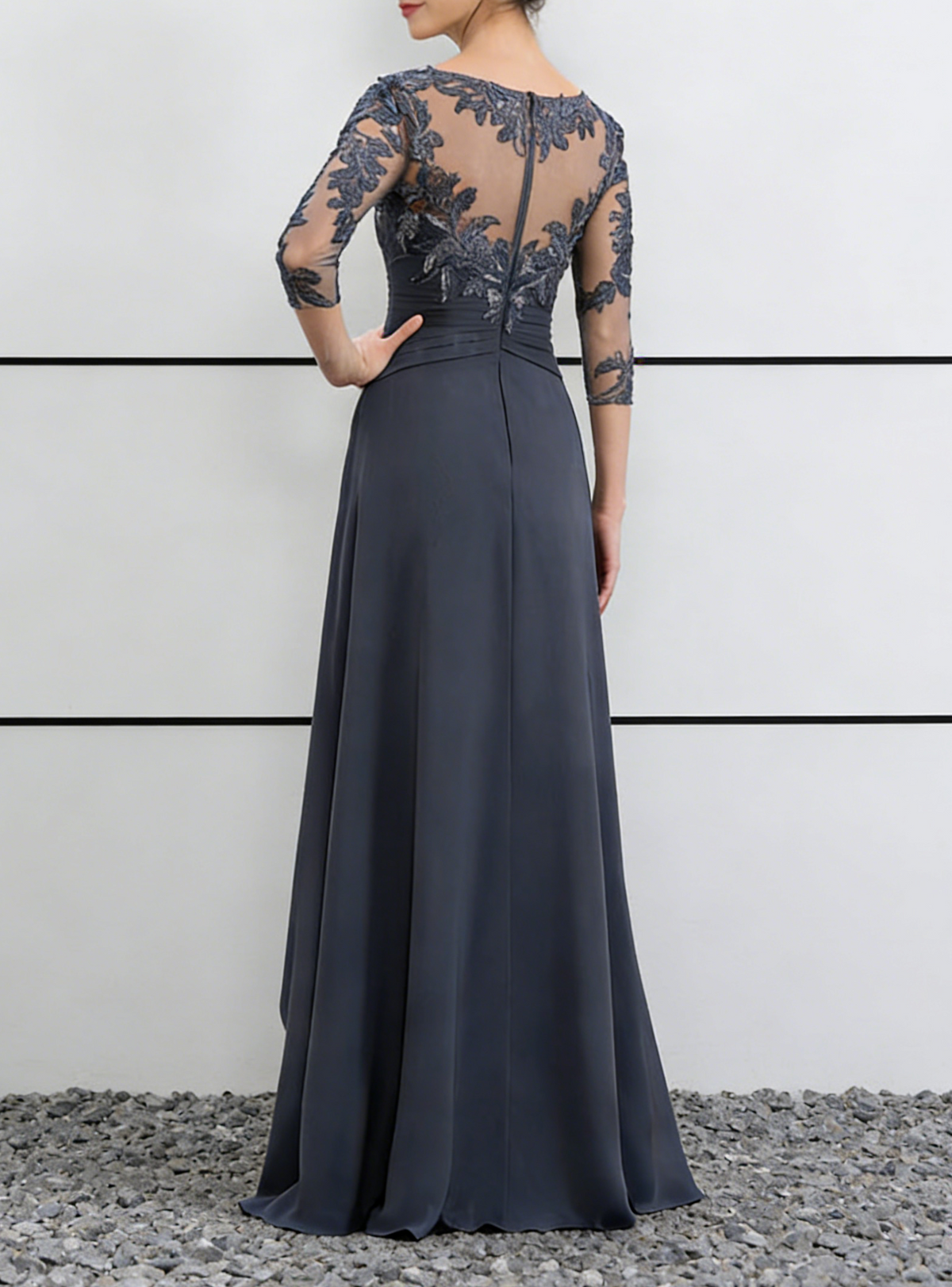 Abito lungo con collo a illusione in pizzo e chiffon blu polveroso, maniche a tre quarti e gonna arricciata