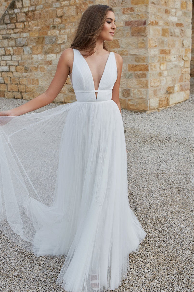 V Neck Tulle Sleeveless Wedding Dress For Modern Bride