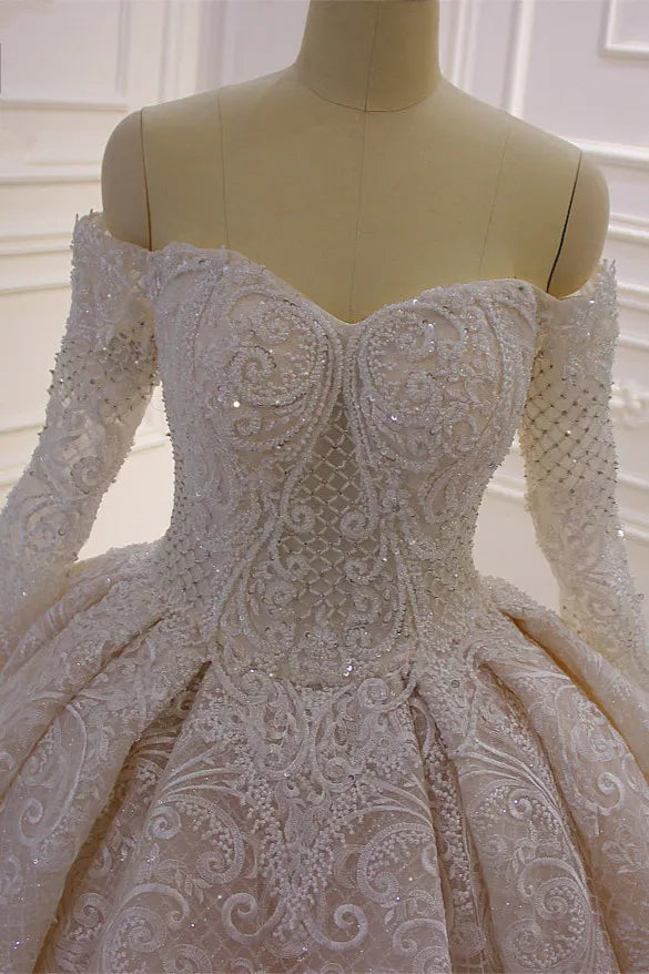Stunning Ball Gown Wedding Dress With Off The Shoulder Sleeves And Lace Applique
