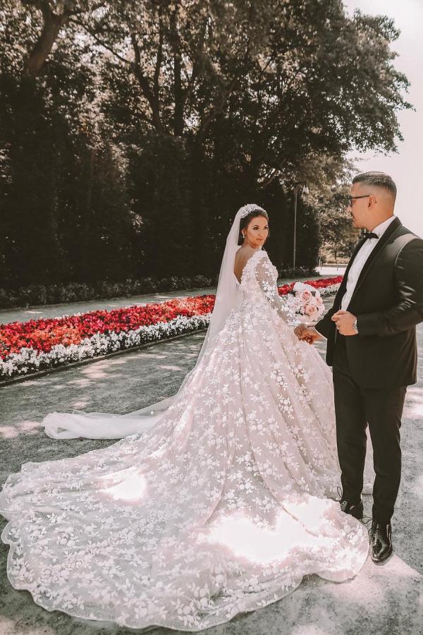V Neck Long Sleeve Ball Gown Wedding Dress With Applique Lace Beading