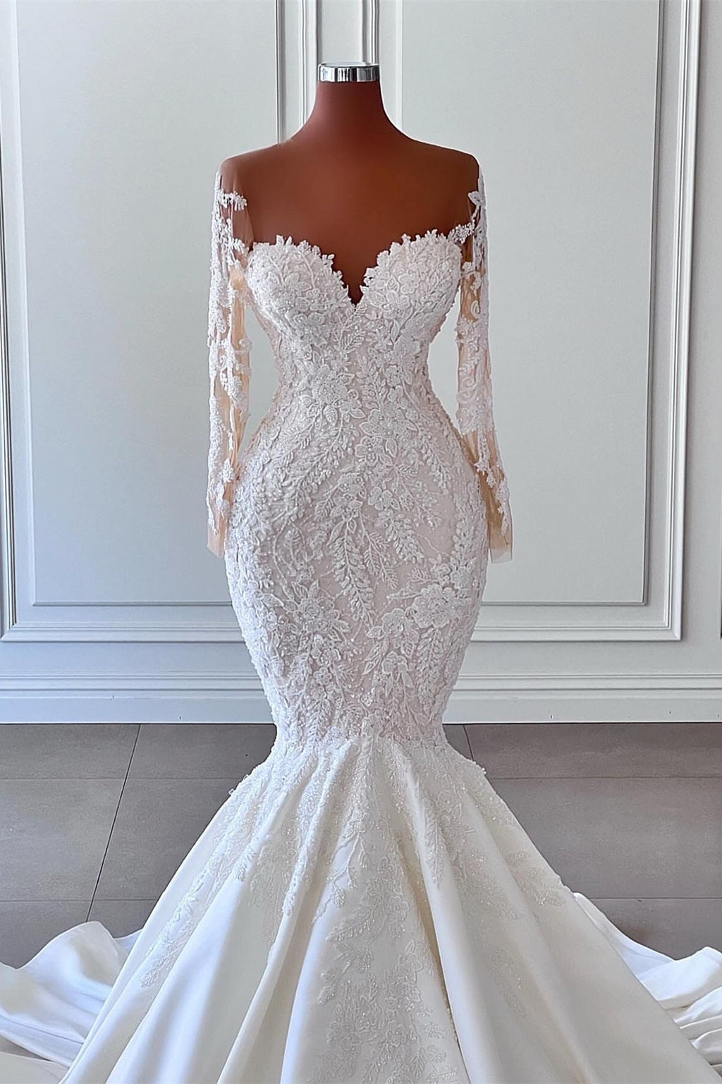 Sweetheart Mermaid Wedding Dress With Long Sleeves And Appliqué