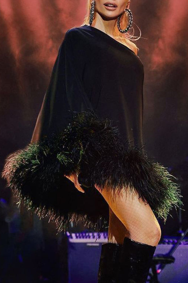 Vestito corto da festa con spalla scoperta e orlo a piume Vegas Living