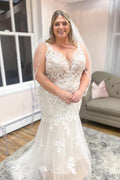 Elegant Spaghetti Straps Mermaid V Neck Wedding Dress With Appliques Lace Tulle