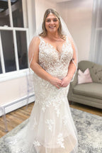 Elegant Spaghetti Straps Mermaid V Neck Wedding Dress With Appliques Lace Tulle