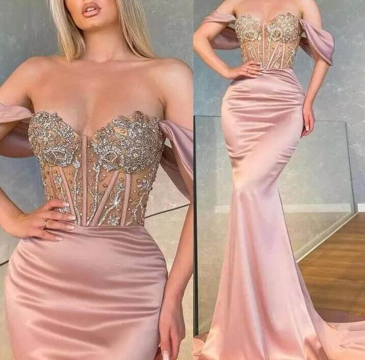 Vestido de Cetim Comprido de Baixo do Ombro com Decote Coração, Estilo Sereia, com Contas