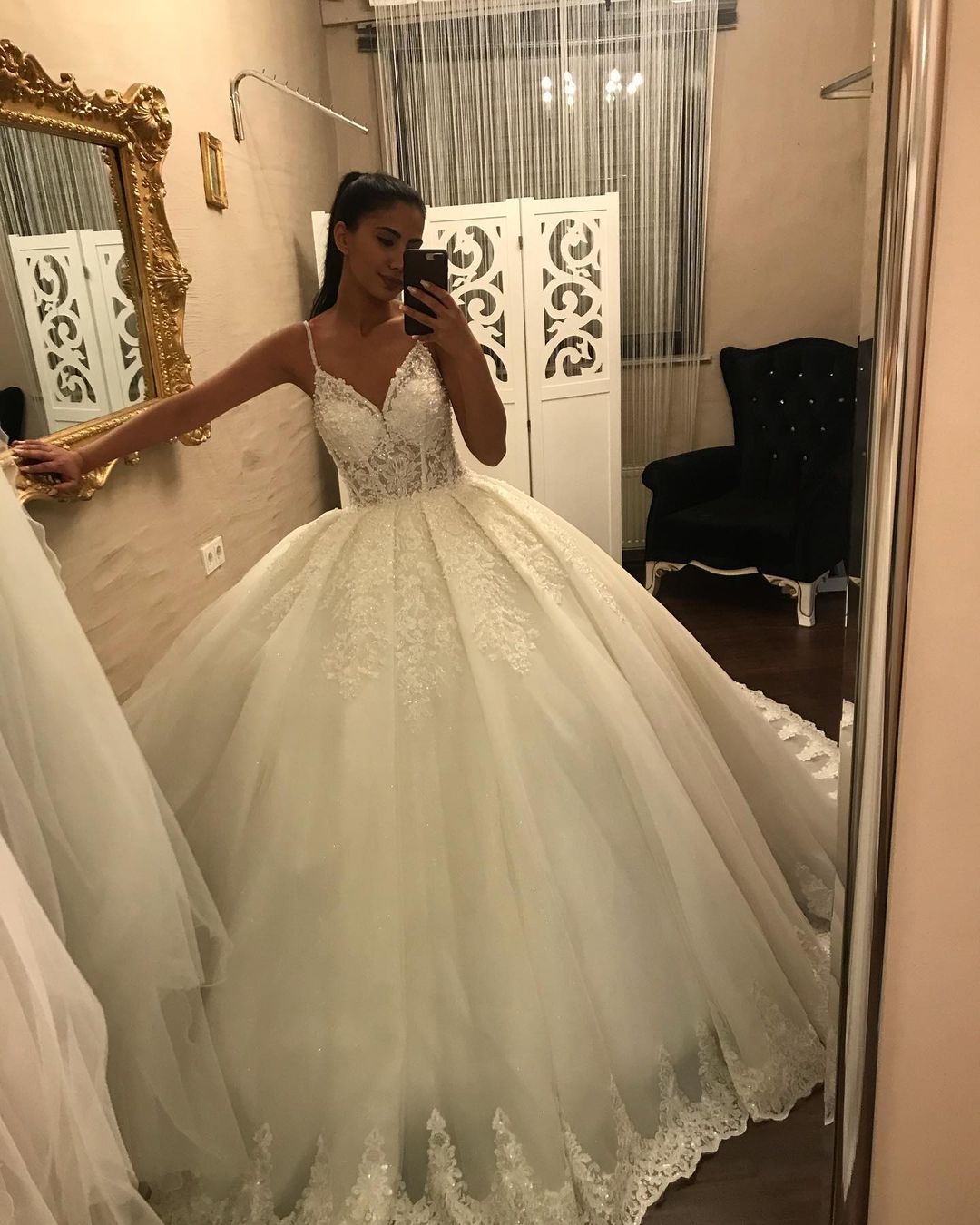 Classic V Neck Floor Length Ball Gown With Spaghetti Straps Lace Appliques Tulle