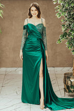 Robe de bal émeraude à fines bretelles, paillettes, fendue et plissée