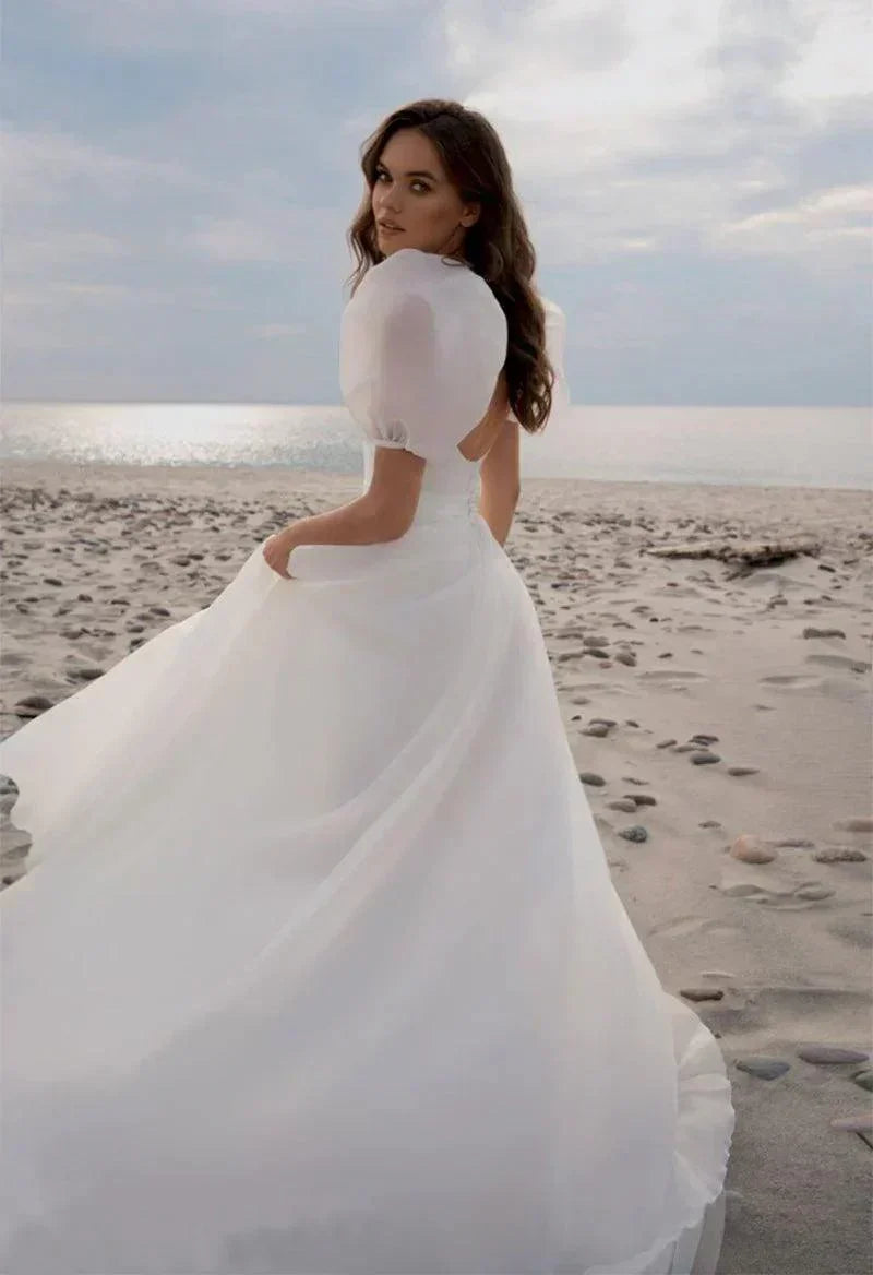 Vestidos de Noiva Encantadores em Linha A com Decote Quadrado, Mangas Curtas e Cauda