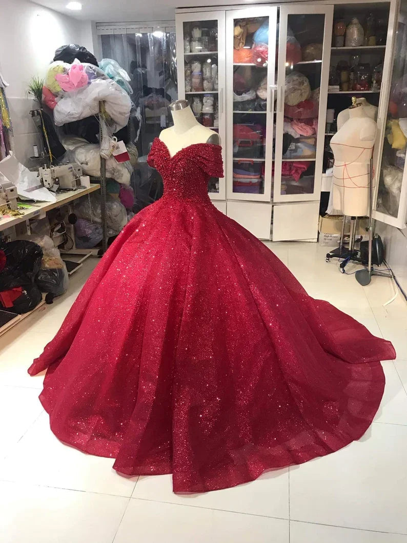 Luxuriöses schulterfreies rotes glitzerndes Perlenballkleid Süßes 16 Kleid Y1275