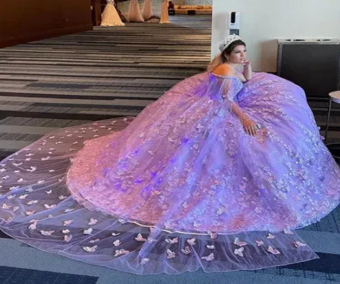 Vestido de Bola Luxuoso de Alfazema com Borboletas, Vestido Doce 16 Y6755