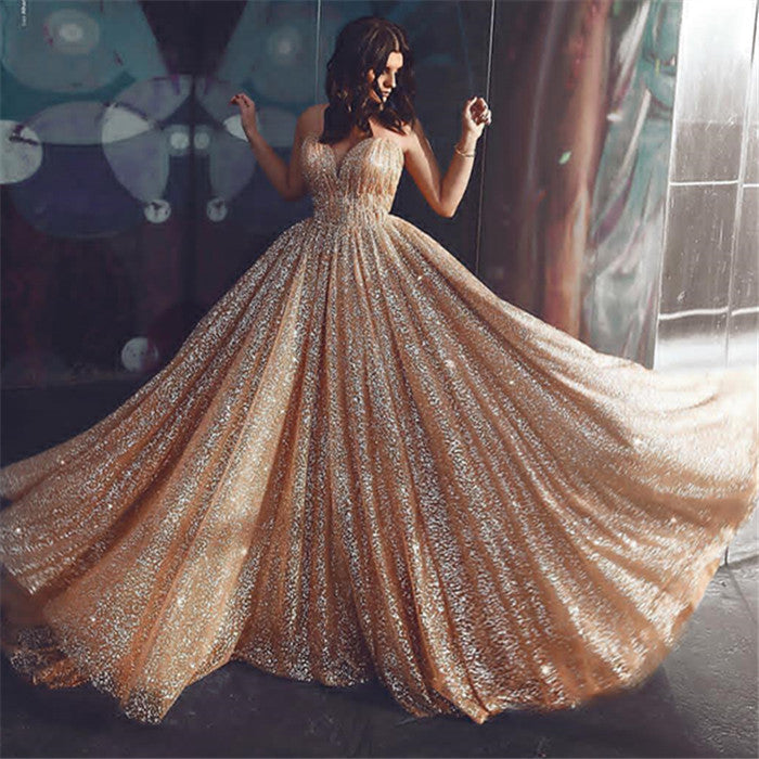 Glamouröses langes Ballkleid aus goldenem A-Linien-Tüll mit Pailletten und Rüschen