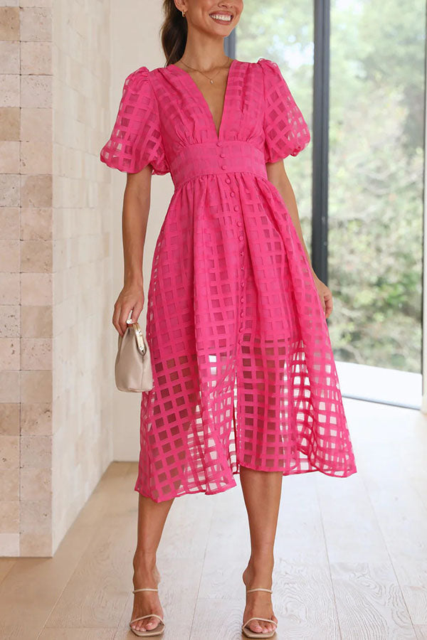 Robe mi-longue à manches ballon en tissu à motif carré d'une beauté remarquable