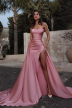 Langes Meerjungfrau-Ballkleid aus trägerlosem, ärmellosem Satin mit Schlitz