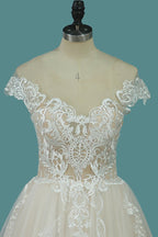 Romantic Ruffles A Line Lace Wedding Dress Bateau Neckline With Tulle Appliques