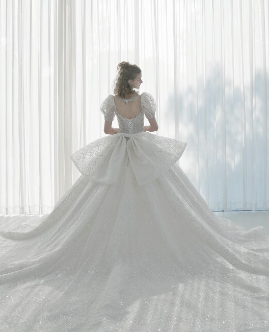 Regal Kleid mit Puffärmeln, Kristallkugel-Design, Hochzeitskleid mit übergroßer Rückenschleife und Kathedralenschleppe
