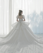 Regal Kleid mit Puffärmeln, Kristallkugel-Design, Hochzeitskleid mit übergroßer Rückenschleife und Kathedralenschleppe