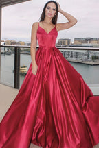 Langes rückenfreies A-Linien-Ballkleid aus Satin mit Spaghettiträgern und Taschen