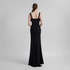 Vestido de baile elegante com alça de diamantes e racha