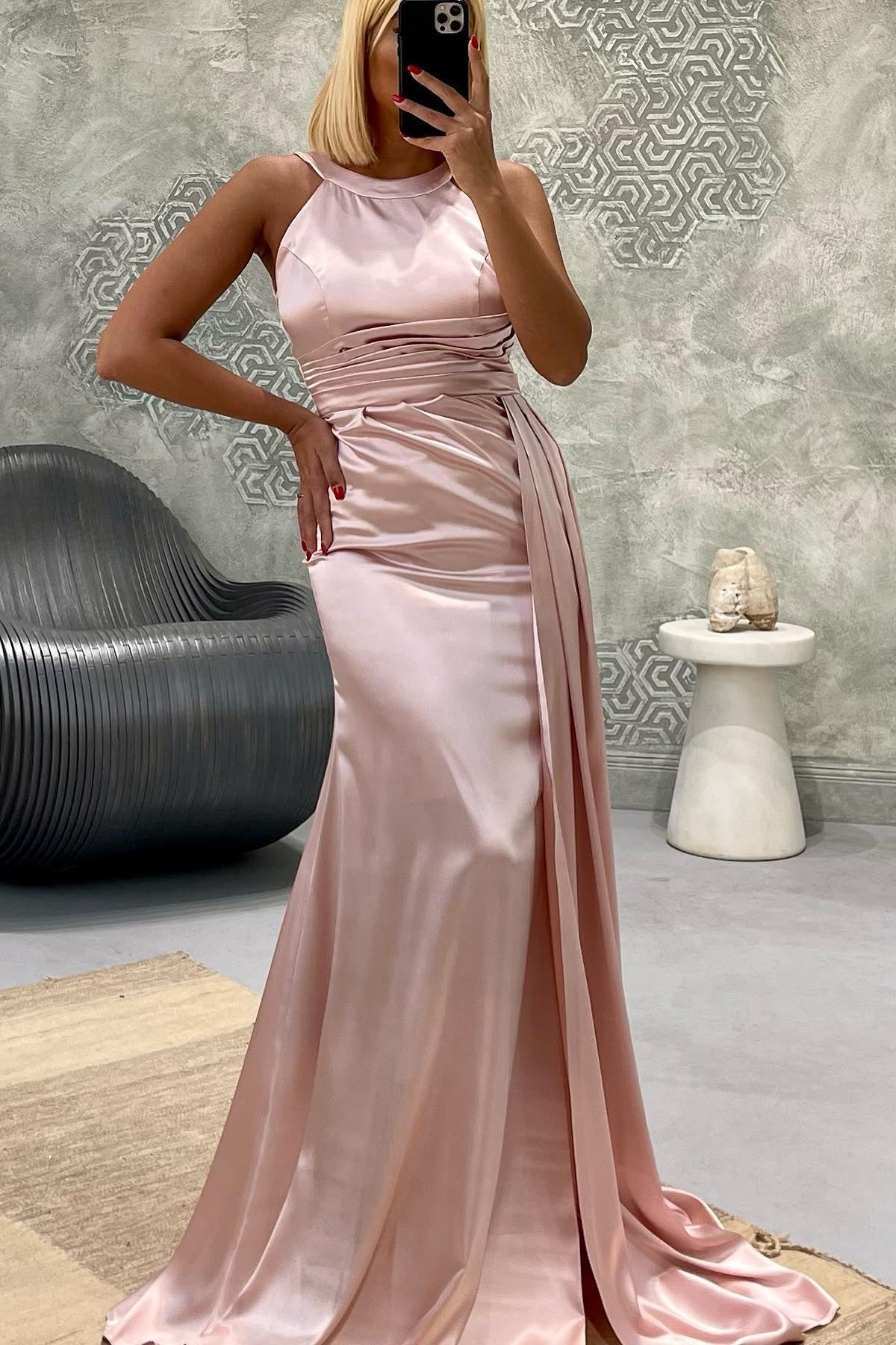 Robe de bal longue élégante en satin avec bijou, coupe sirène