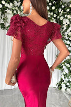 Traumhaftes, luxuriöses Midikleid aus Spitze und Satin mit Patchwork-Rüschenärmeln und Rüschen 