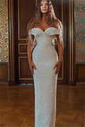 Vestido longo de baile de finalistas sereia branco com lantejoulas e decote coração ombro a ombro