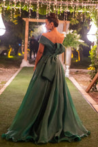 Langes, trägerloses Ballkleid in A-Linie mit einer Schulter, Schleife und Schlitz vorne