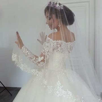 Vintage Off the Shoulder Long Sleeves Ball Gown Wedding Dress with Applique Lace