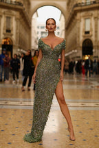 Abito da sera sirena con scollo a V e spalle scoperte, spacco alto e paillettes