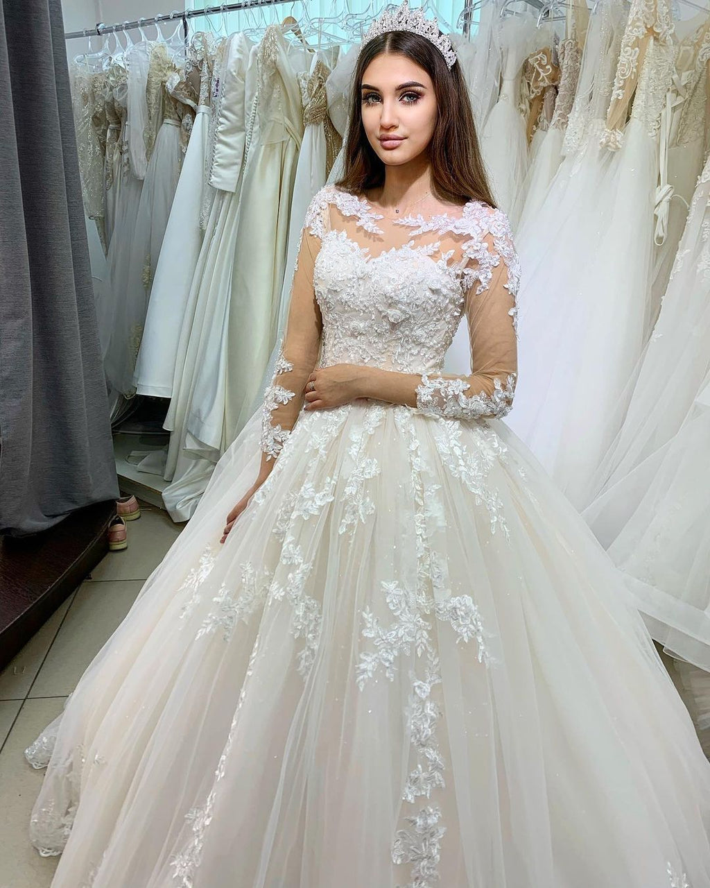 Charming Princess Bateau Long Sleeve Floor Length Lace Appliques Wedding Dress