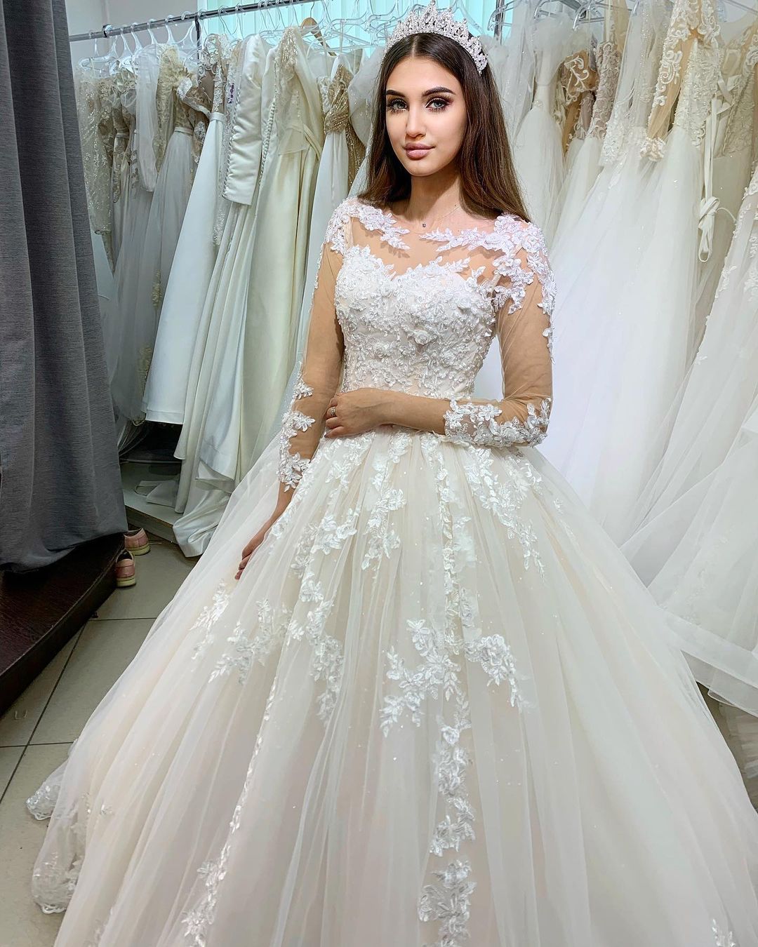 Charming Princess Bateau Long Sleeve Floor Length Lace Appliques Wedding Dress