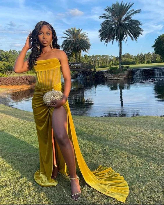 Goldener Drapierter Korsett-Samtkleid mit hohem Schlitz Goldenes Abendkleid Y5342