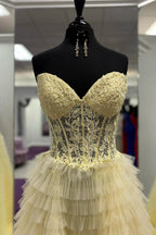 Sunnderly Addilyn | Vestido de baile em tule com várias camadas, corte em A, sem alças e com racha