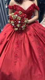 Vestido de Baile Vermelho com Ombros Descobertos e Apliques Vestido Doce 16 Y6454