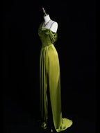 Vestido de fiesta elegante verde con abertura y un solo hombro Y8218