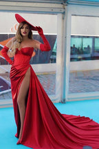 Splendido abito lungo da sera rosso a sirena con spalle scoperte e spacco